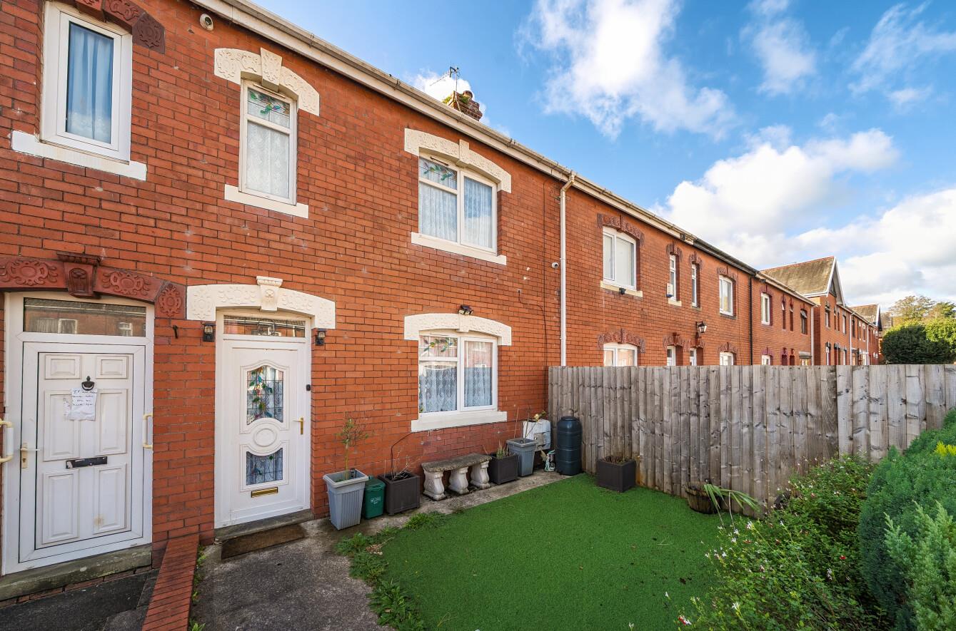 Vera Road, Clydach, Swansea, SA6 5QE